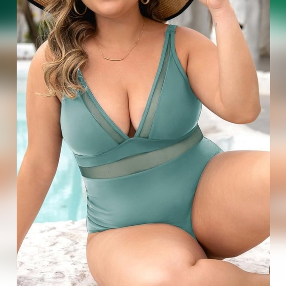 PLUS SIZE Mesh Swimsuit - Picture 5 of 9